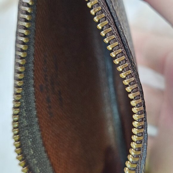 Louis Vuitton Monogram Pochette ClΓ©s - Picture 14 of 15